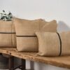 Coussin en lin ancien à rayures noires – Image 4