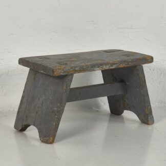 Taburete antiguo pequeño de color gris (c.1950)