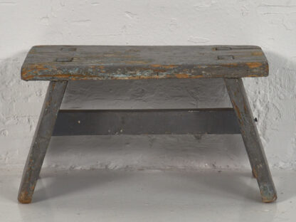 Taburete antiguo pequeño de color gris (c.1950)