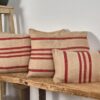 Coussin ancien en lin à rayures rouges – Image 5