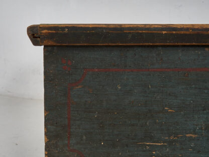 Baúl antiguo de madera maciza de color azul (c.1890)