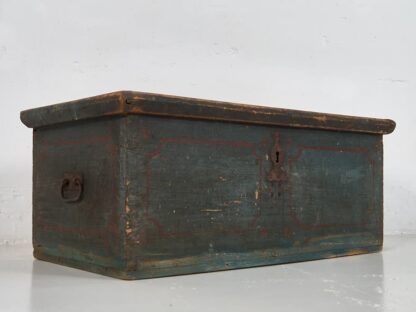 Baúl antiguo de madera maciza de color azul (c.1890)
