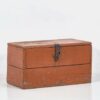 Cofre antiguo de madera de color naranja (c.1890)