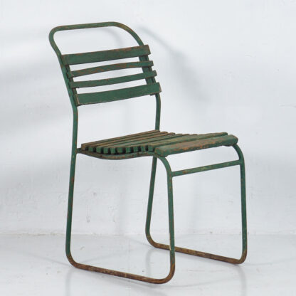 Silla para exterior antigua de color verde (c.1900).