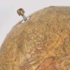 Globo terráqueo antiguo con relieve (c.1920)