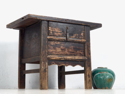 Mesa de noche antigua con espacio secreto (China, c.1880)