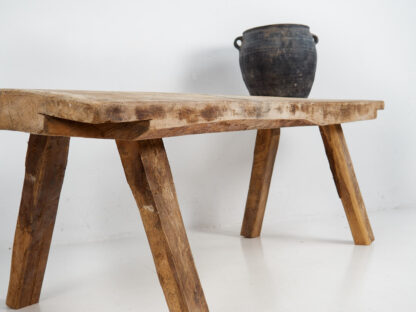 Mesa de centro antigua con patas de madera maciza (Austria, c.1920)