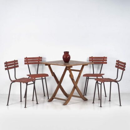 Conjunto de mesa y sillas para exterior (c. 1900). Conjunto de 5 piezas