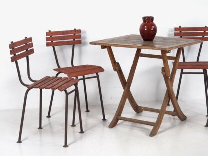 Conjunto de mesa y sillas para exterior (c. 1900). Conjunto de 5 piezas