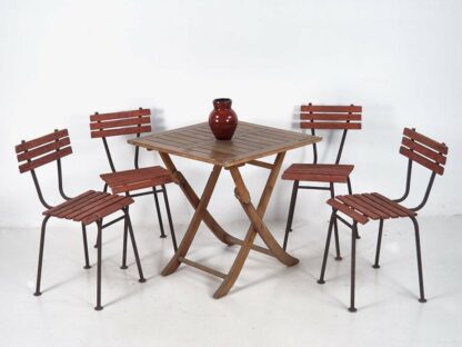 Conjunto de mesa y sillas para exterior (c. 1900). Conjunto de 5 piezas