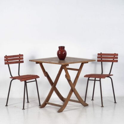 Conjunto de mesa y sillas para exterior (c. 1900). Conjunto de 5 piezas