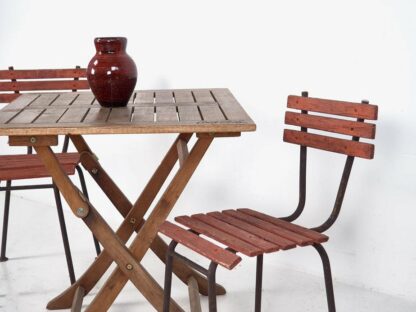 Conjunto de mesa y sillas para exterior (c. 1900). Conjunto de 5 piezas