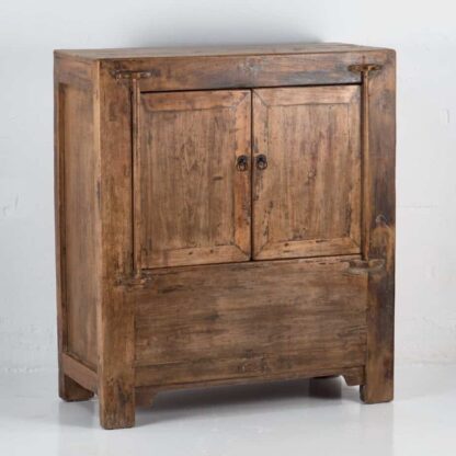 Armario de dos puertas antiguo de madera de pino (c.1920)