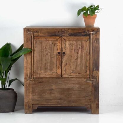 Armario de dos puertas antiguo de madera de pino (c.1920)