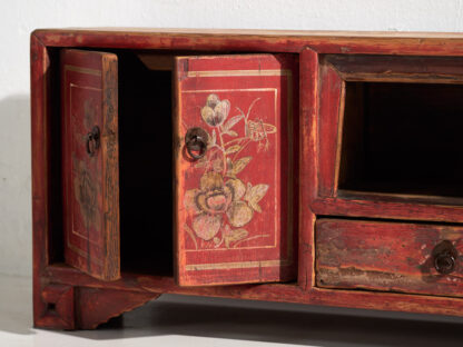 Antiguo mueble TV de estilo oriental color rojo (c.1920)