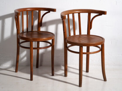 Chaises Thonet avec accoudoirs (vers 1900).
Ensemble de 4 pièces #17