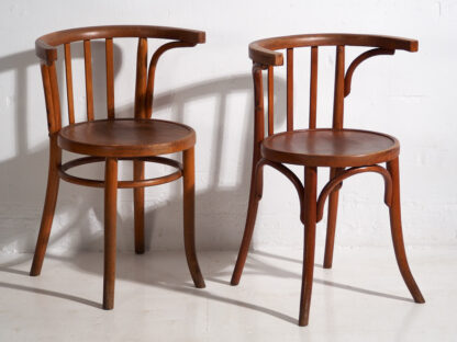 Chaises Thonet avec accoudoirs (vers 1900).
Ensemble de 4 pièces #17