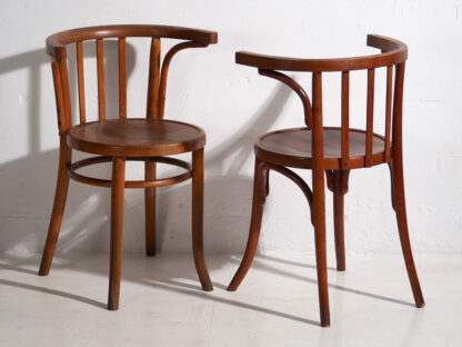 Chaises Thonet avec accoudoirs (vers 1900).
Ensemble de 4 pièces #17