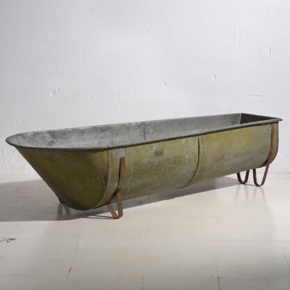 Antique galvanized steel metal bathtub (c.1920) #88