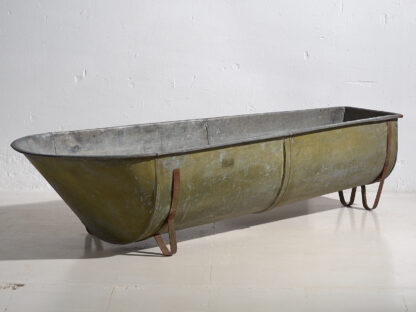 Antique galvanized steel metal bathtub (c.1920) #88