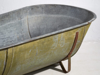 Antique galvanized steel metal bathtub (c.1920) #88