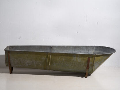 Antique galvanized steel metal bathtub (c.1920) #88