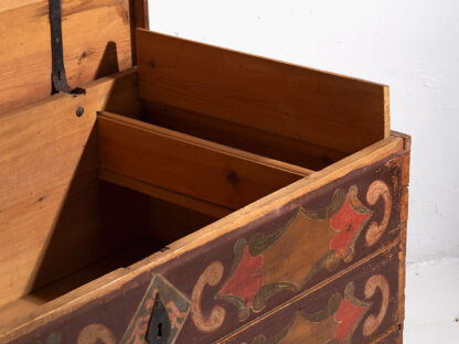 Antique storage trunk (c.1920) #12