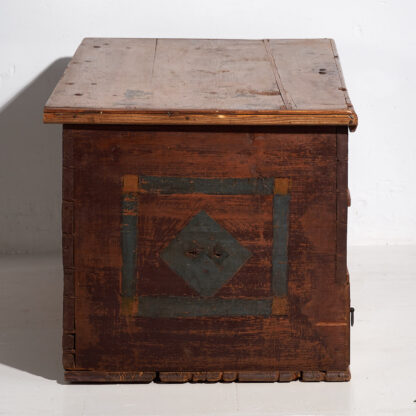 Antique storage trunk (c.1920) #12