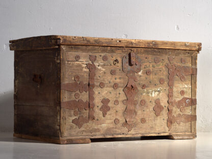 Antique country style storage trunk (c.1920) #48