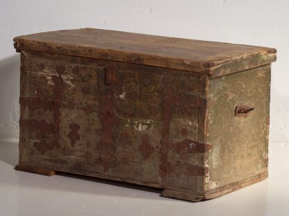 Antique country style storage trunk (c.1920) #48