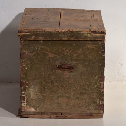 Antique country style storage trunk (c.1920) #48