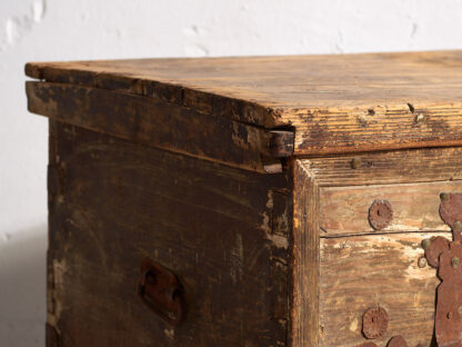 Antique country style storage trunk (c.1920) #48