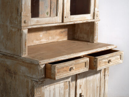 Ancienne armoire de cuisine blanche (vers 1920)