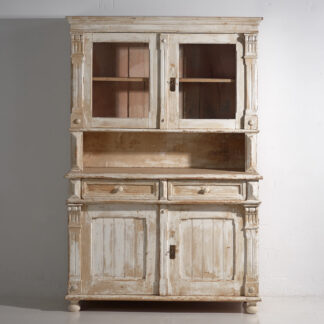 Ancienne armoire de cuisine blanche (vers 1920)