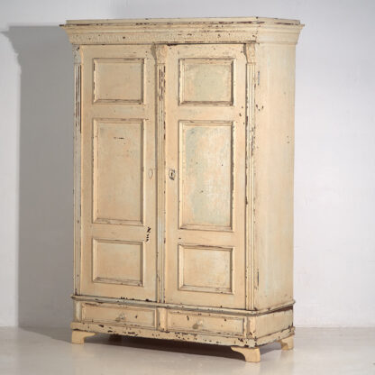 Ancienne armoire à patine blanc-crème (vers 1920)