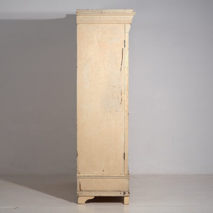 Ancienne armoire à patine blanc-crème (vers 1920)