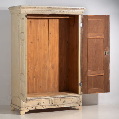 Ancienne armoire à patine blanc-crème (vers 1920)