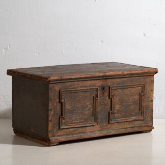 Antique wooden trunk with pearl gray patina (c.1920)