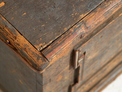 Antique wooden trunk with pearl gray patina (c.1920)