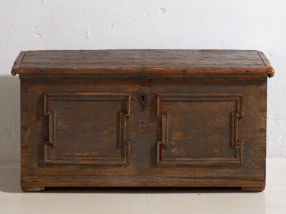 Antique wooden trunk with pearl gray patina (c.1920)