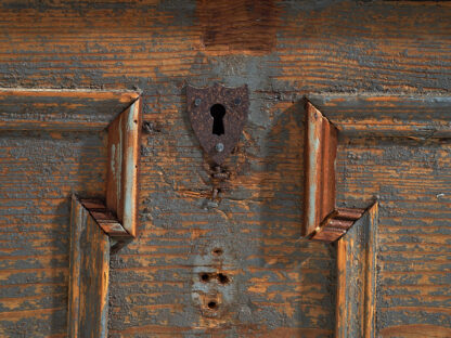 Antique wooden trunk with pearl gray patina (c.1920)