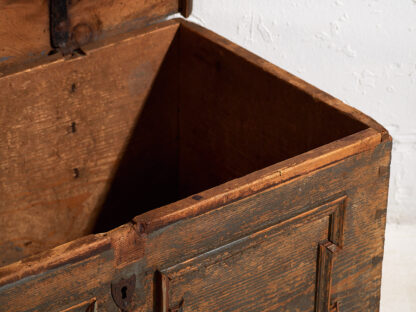 Antique wooden trunk with pearl gray patina (c.1920)