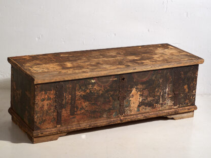 Large antique dark colored antique trunk (c.1920) #3