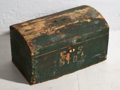 Small antique green antique chest (c.1920)