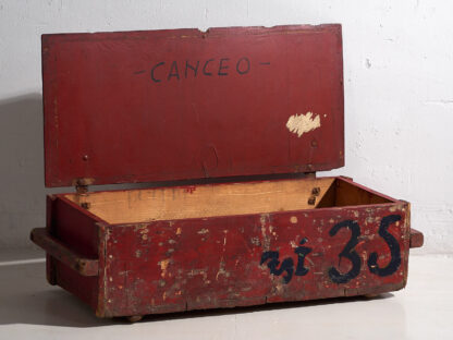 Cofre vintage de color rojo de la Segunda Guerra Mundial (c.1940) #2