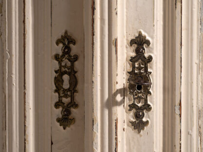 Antique cream white dresser (c.1920)