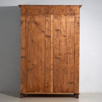 Ancienne armoire grise (vers 1920)