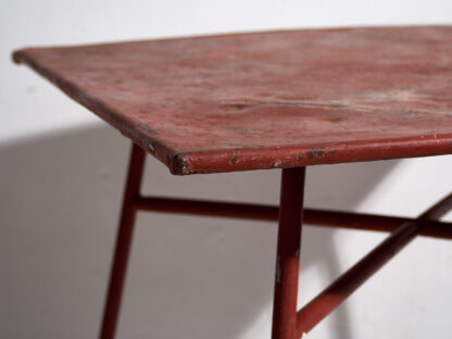 Ancienne table d'extérieur rouge (c.1930) #13