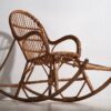 Silla mecedora antigua de mimbre (c.1930)