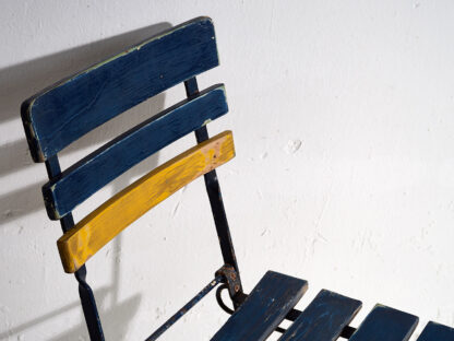 Anciennes chaises pliantes de jardin en bleu marine (c.1920).
Ensemble de 2 pièces #34